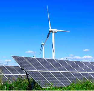 Paneles solares y turbinas eólicas